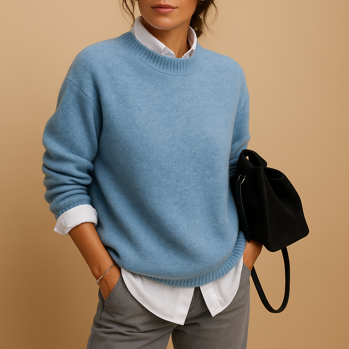 Women's elegant fine knit jumper with a round neck and long sleeves. Versatile pullover for chic everyday and office wear.