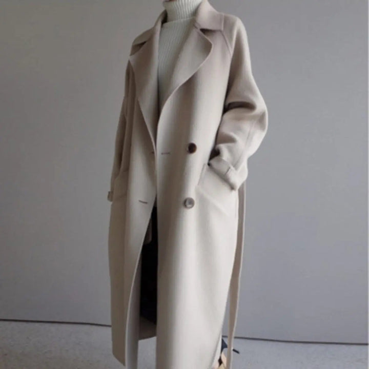 Sophisticated women's double-breasted long overcoat in cashmere, ideal for elegant fall and winter fashion.