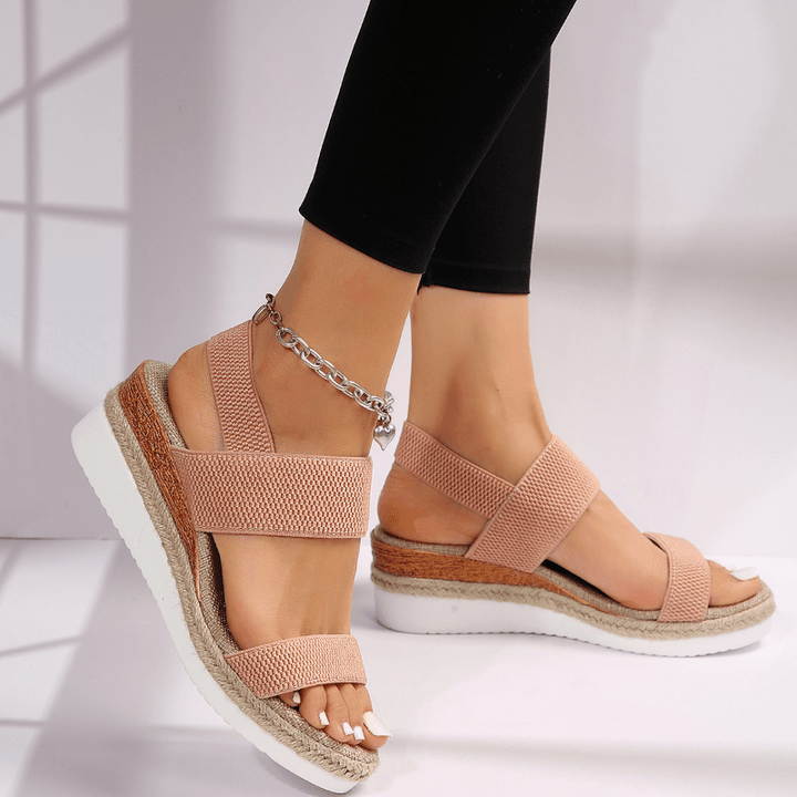 Versatile women's platform sandals with stretch straps. Ideal for summer, offering comfort and modern fashion.