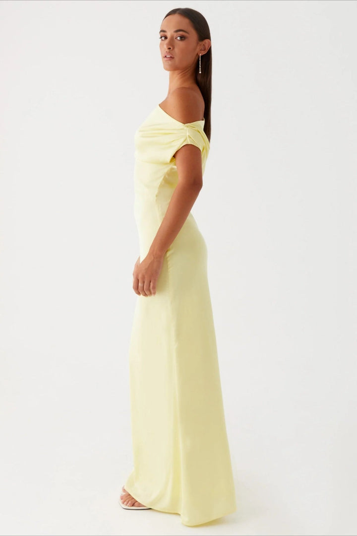 Sophisticated formal dress for women, long, high-waisted, with a unique one-shoulder asymmetry.