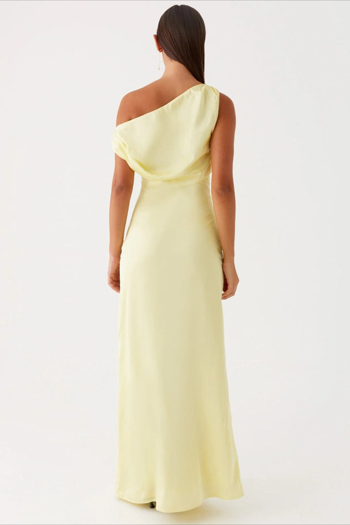 Formal cocktail dress for women, long, high-waist, with an asymmetric one-shoulder design.