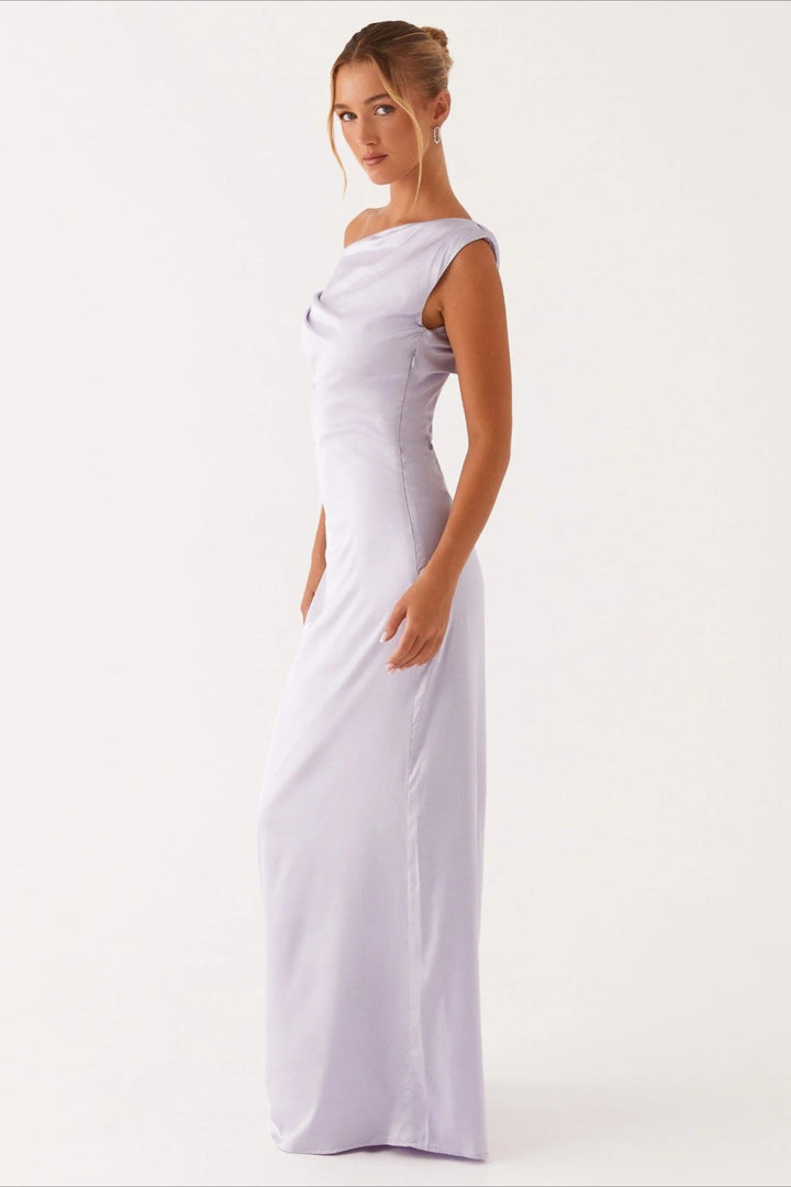 Elegant women's maxi dress, perfect for evenings, with an asymmetric one-shoulder and high-waist.