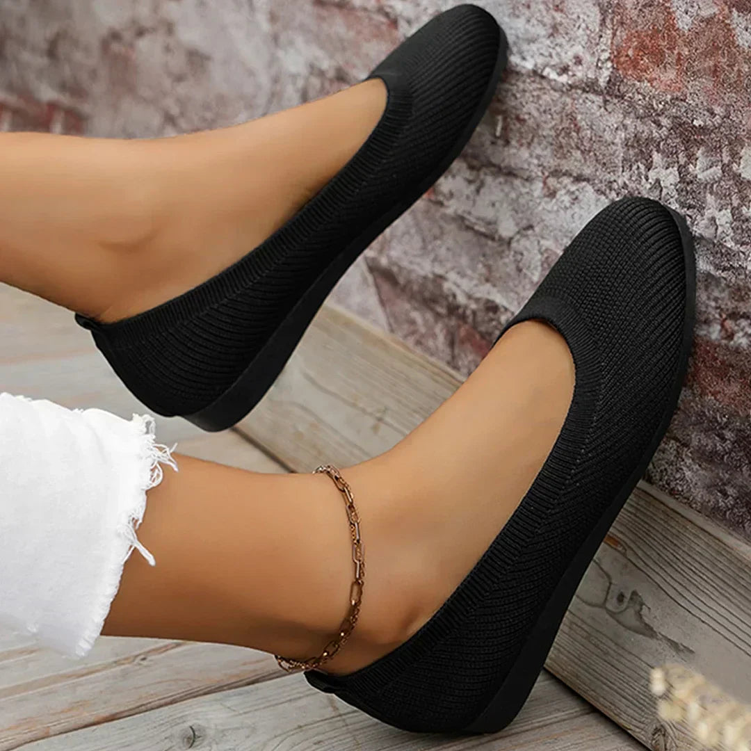 Lightweight women's slip-on flats, comfortable & flexible ballet shoes for easy all-day wear.