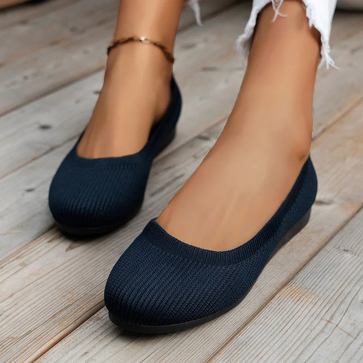 Versatile women's ballerina flats, comfortable slip-on shoes for casual outings & office attire.
