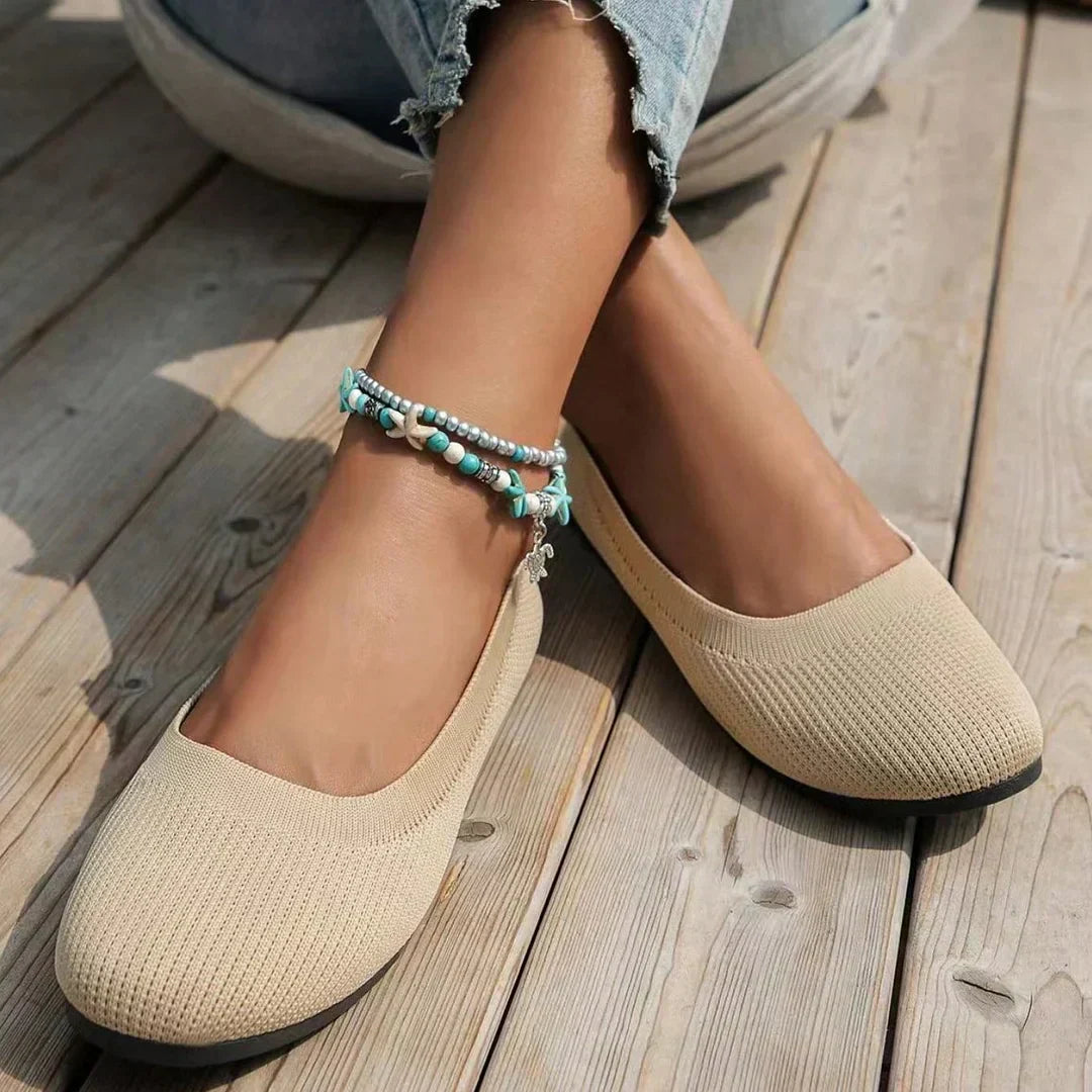 Flexible women's slip-on flats, comfortable ballerina shoes perfect for dynamic, all-day wear.