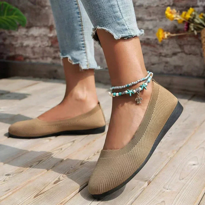 Casual women's slip-on ballerina flats, comfortable & flexible for everyday wear and walking.