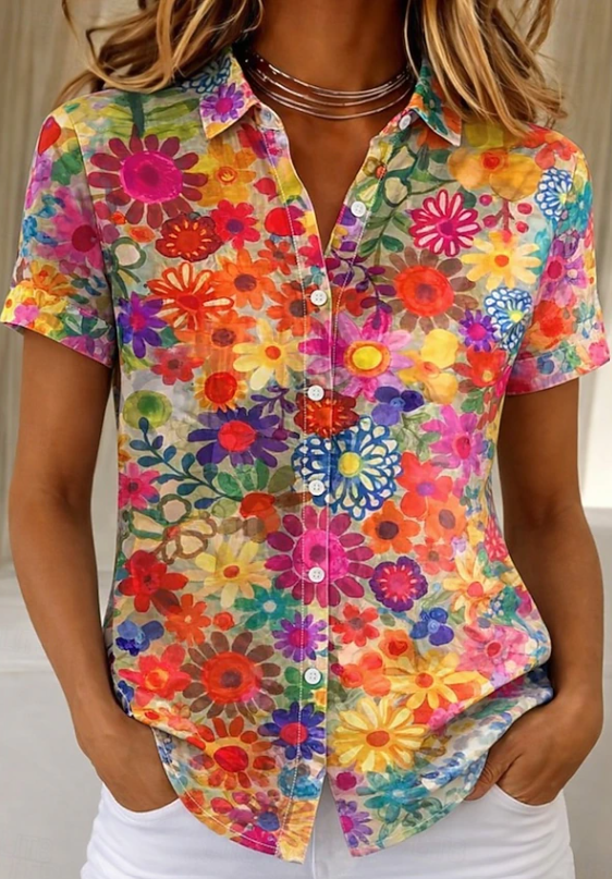 Comfortable women's floral summer shirt. Casual button-up blouse with short sleeves, ideal for everyday fashion.