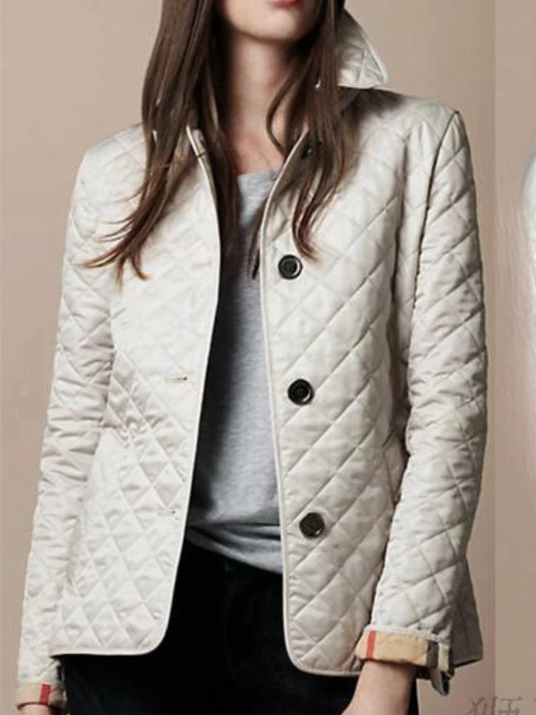 Comfortable women's everyday quilted jacket. Warm, casual outerwear with a chic turned-down collar.