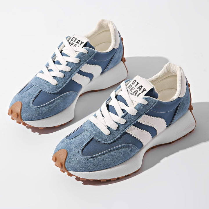 Comfortable women's retro sneakers, ideal for walking and everyday casual athletic wear.