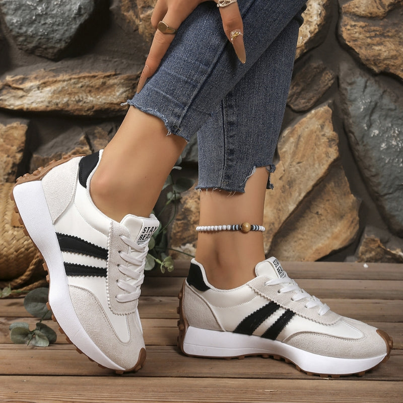 Versatile women's retro sneakers with a chic design, easily pairing with any casual outfit.