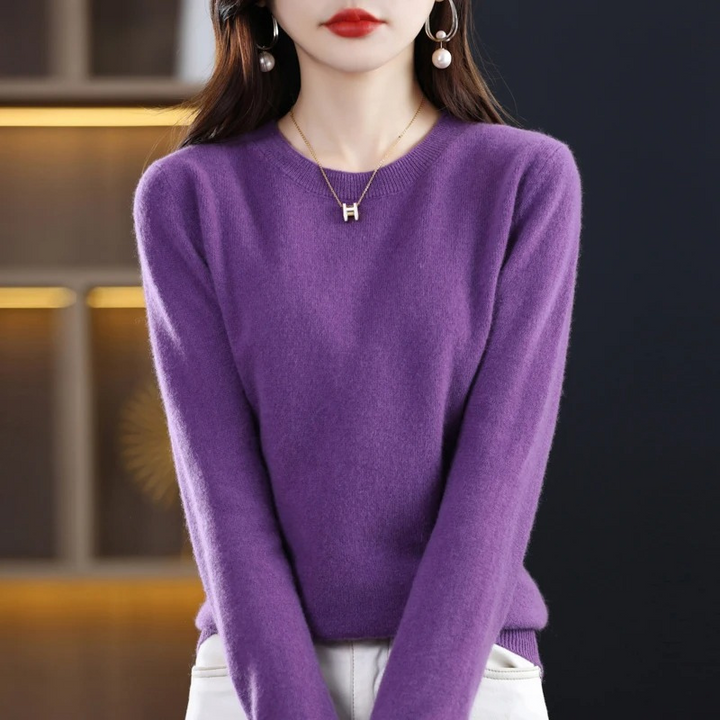 Women's classic round neck sweater, soft and stylish for everyday comfort.