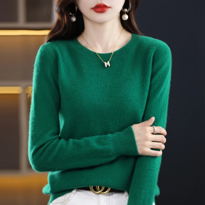 Women's soft round neck sweater, classic style, great for everyday comfort and versatility.