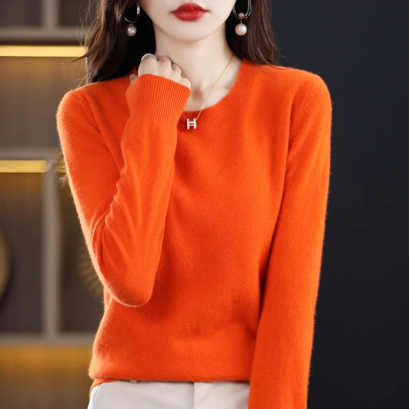 Women's classic round neck sweater, soft and comfortable long sleeve top for versatile everyday style.