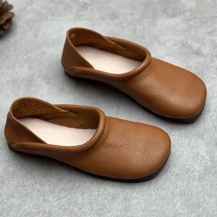 Women's comfortable slip-on round-toe sandals for everyday summer wear. Casual flat walking shoes.