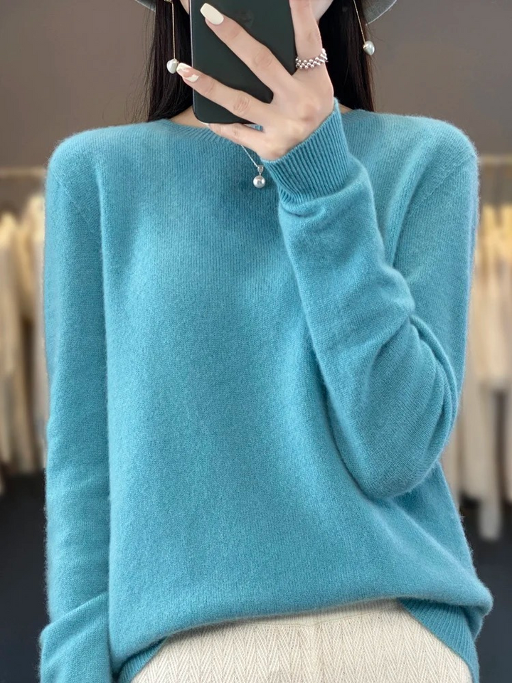 Chic women's round neck knit sweater. Comfortable long sleeve pullover, perfect for everyday wear.