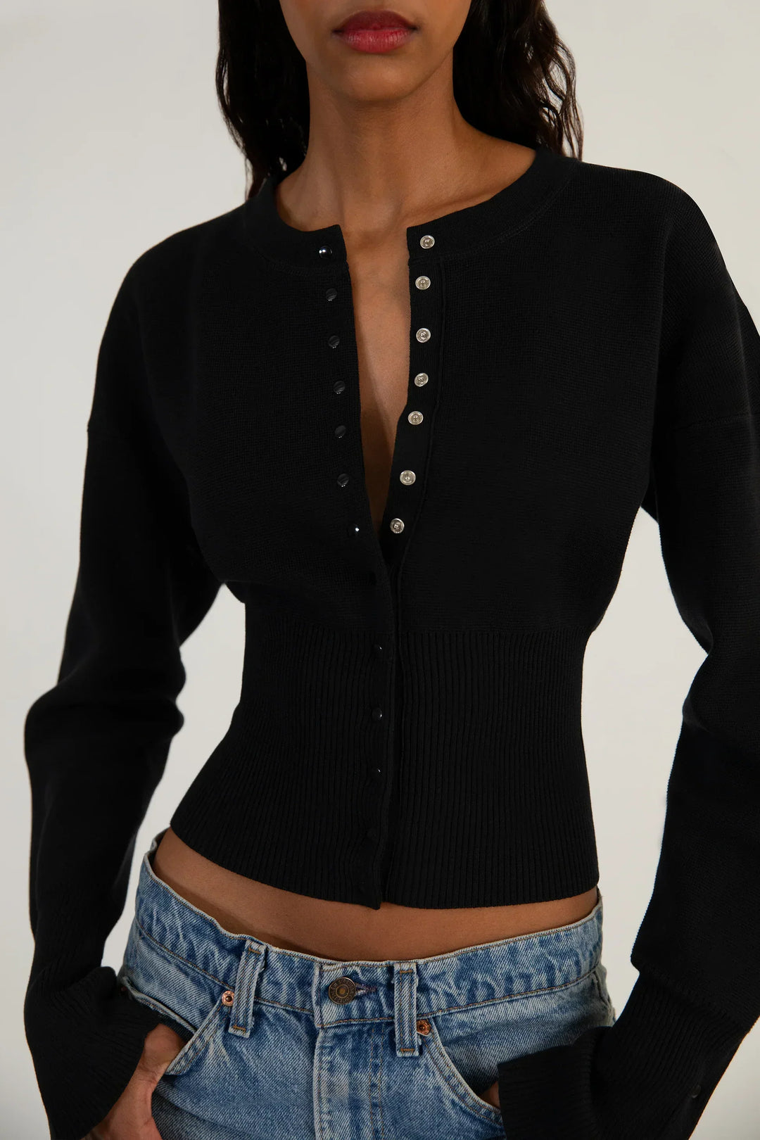 Versatile women's cropped knit cardigan, fitted silhouette & button front, essential for any wardrobe.