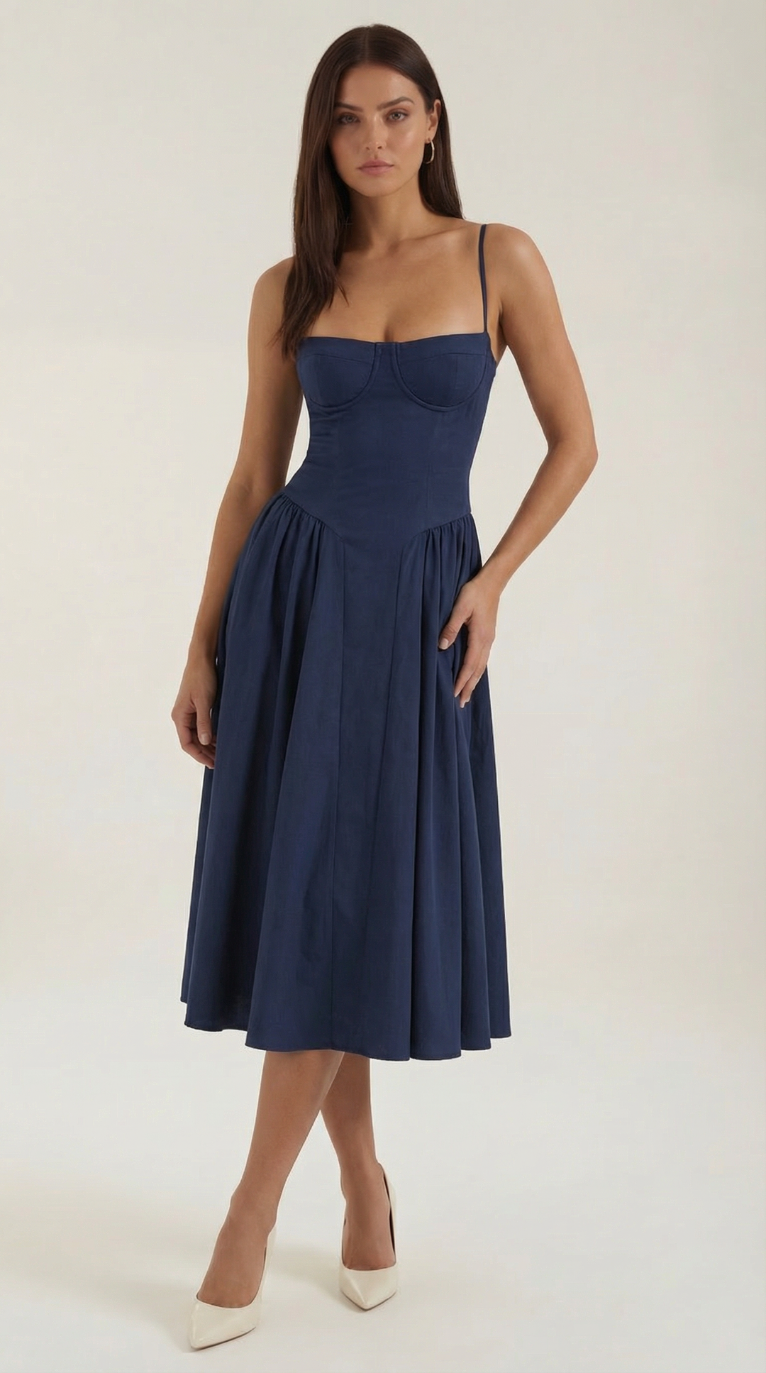 Summer-ready women's floral midi dress, featuring a corset and sweetheart neckline.