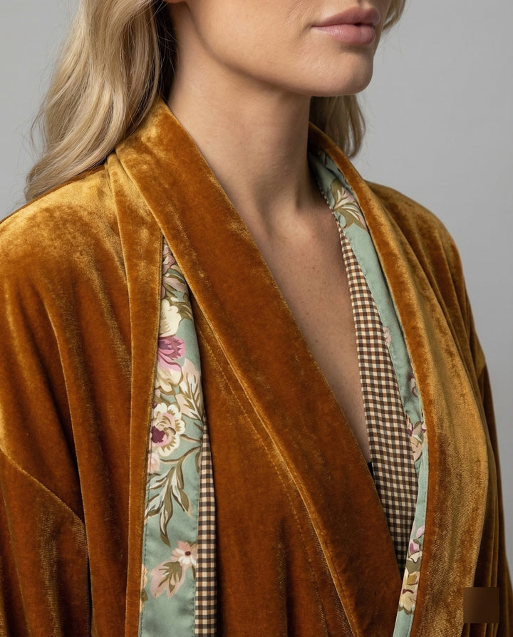 Deluxe women's floral print sleep set, a comfortable pajama and loungewear combination with a chic waist belt.