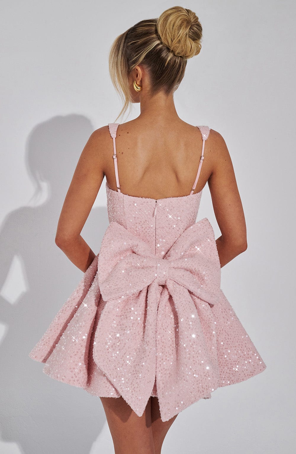 Formal women's sequin party mini dress, featuring a stylish square neck, back bow, ideal for evening events.