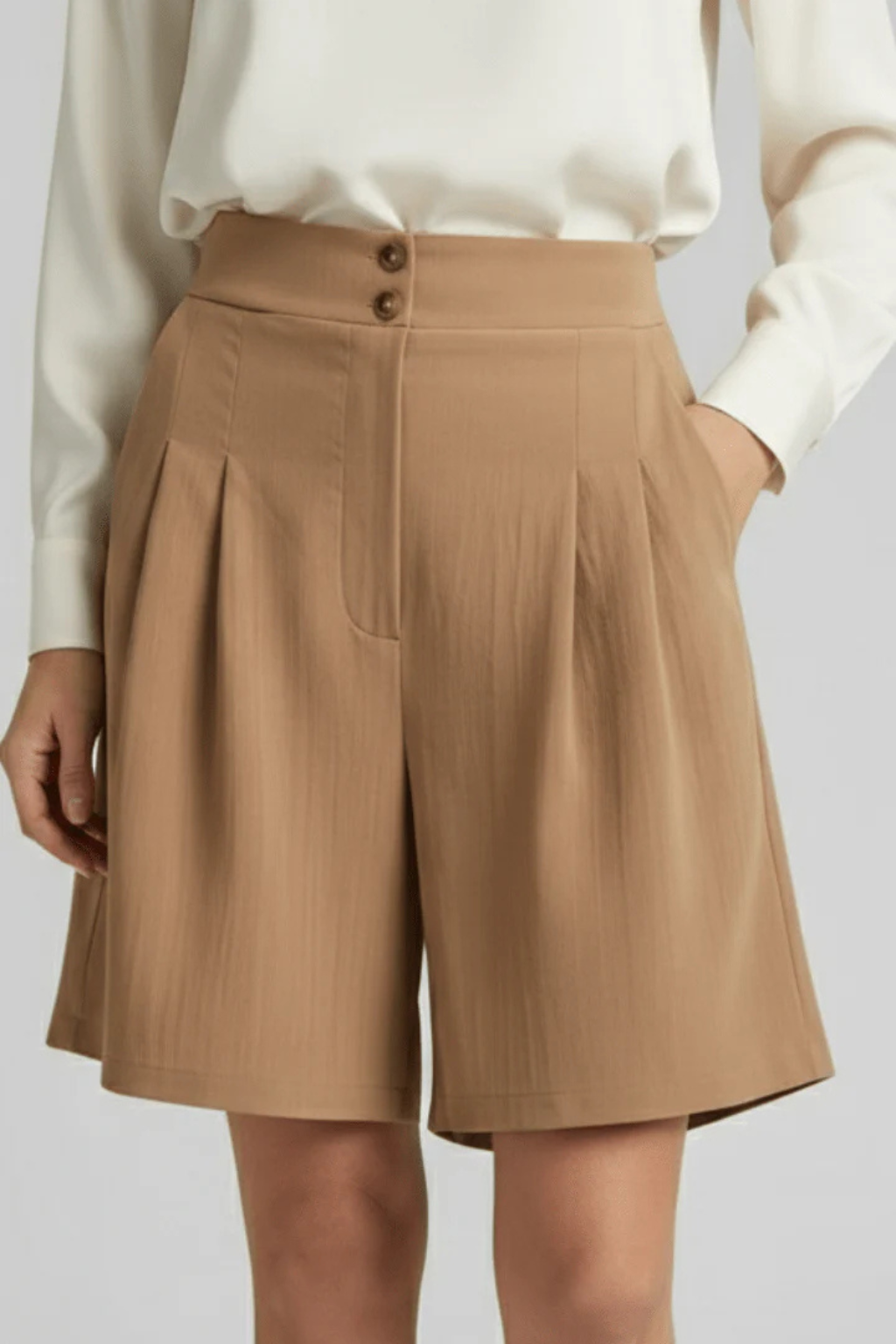 Stylish women's high waisted pleated Bermuda shorts for elegant casual & work outfits.