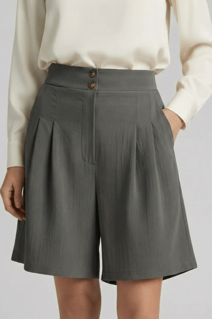 Women's smart high waist pleated Bermuda shorts, versatile for casual to formal summer looks.