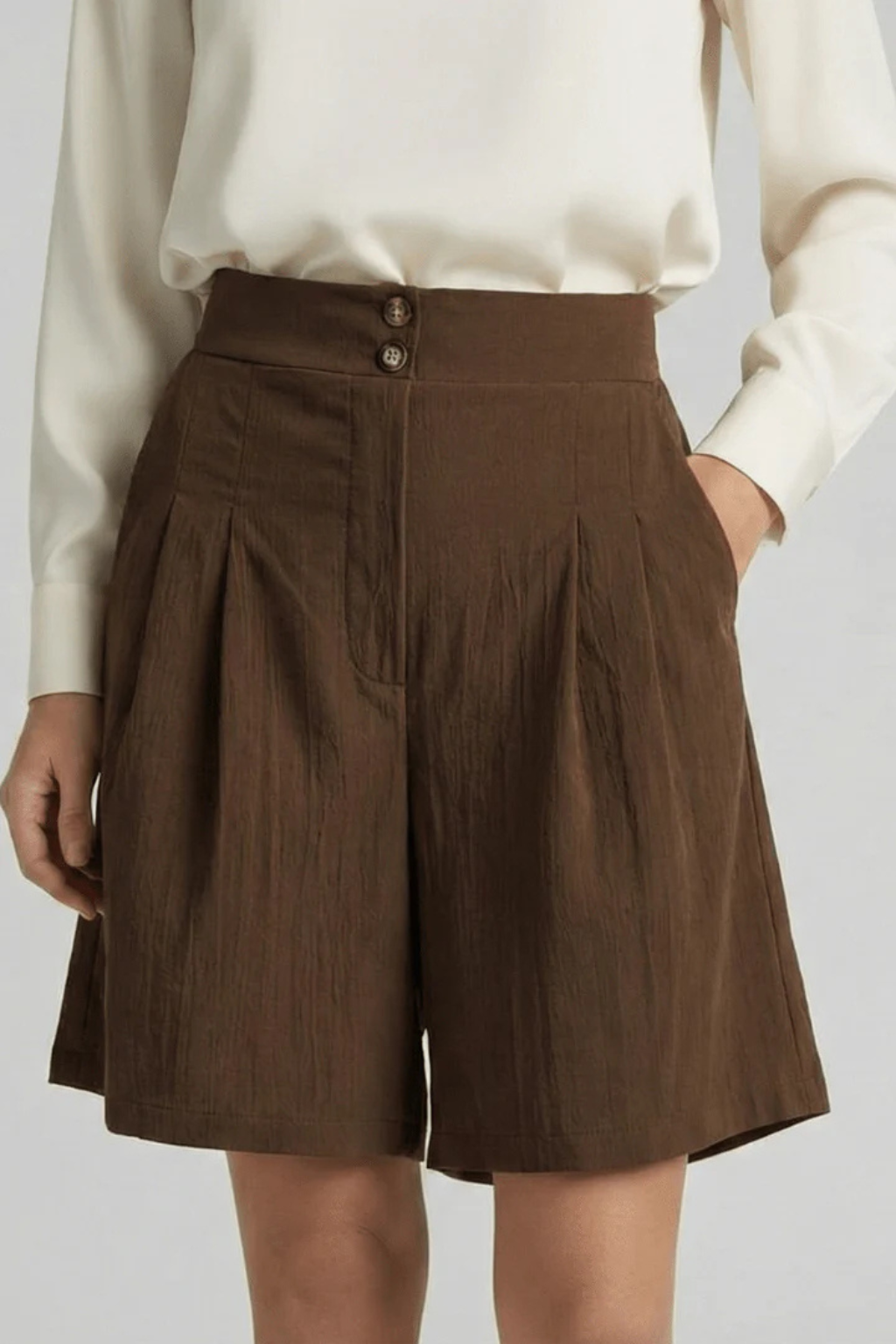 High waist women's tailored Bermuda shorts with pleats, great for summer office or casual.