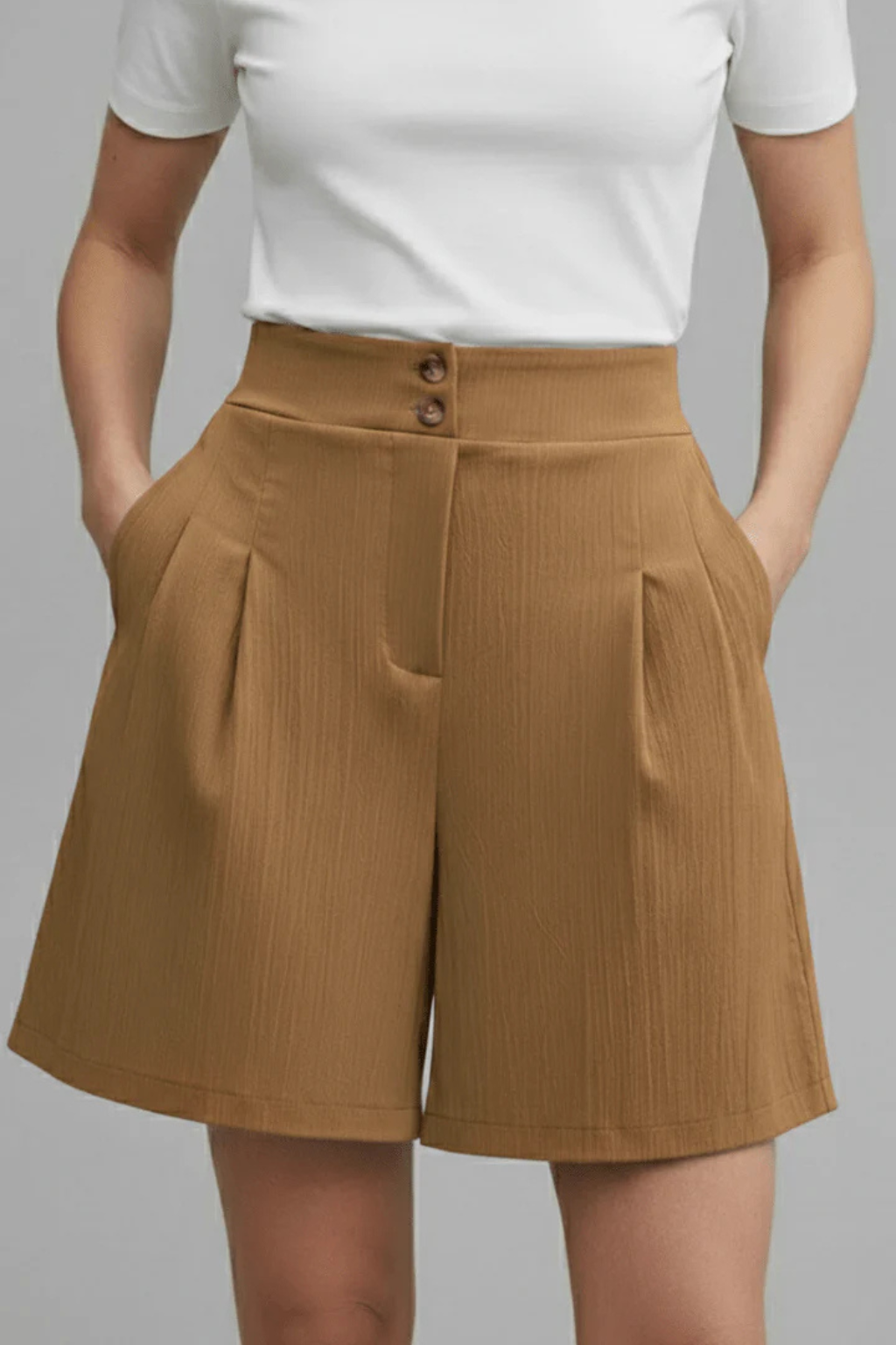 Tailored high-waist pleated shorts, women's bermuda style, a chic summer staple.