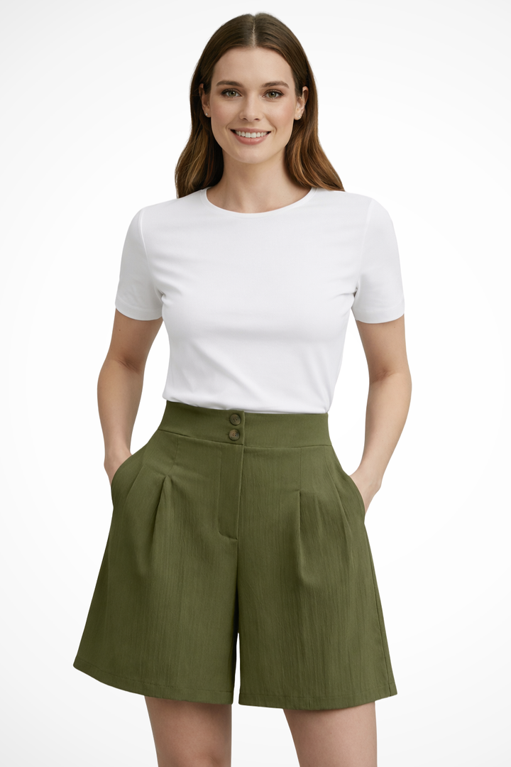 Chic women's button-front high-waist pleated Bermuda shorts, elegant & practical.