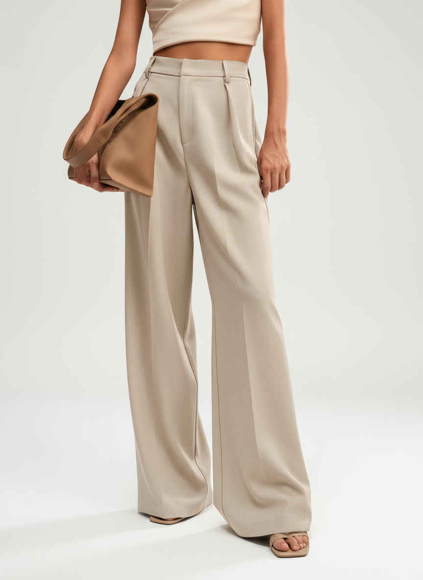 Detail of pockets on women's wide leg tailored trousers, high waist, practical and chic.