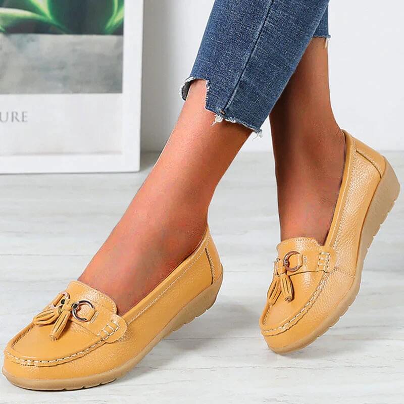 Stylish women's flat slip-on loafers, providing comfort and elegance for everyday fashion.