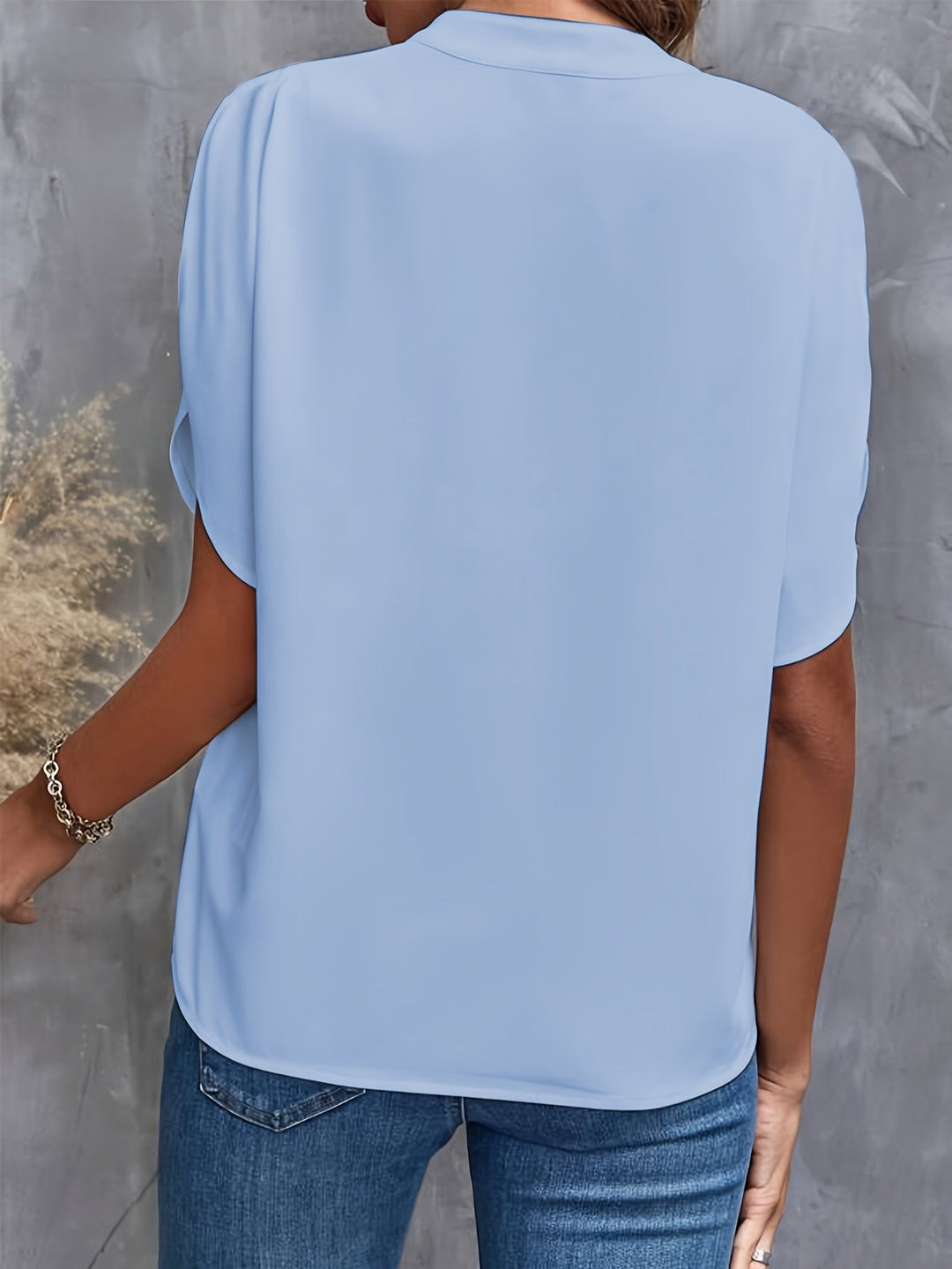 Versatile elegant blouse for ladies, a lightweight top perfect for spring fashion & everyday chic looks.