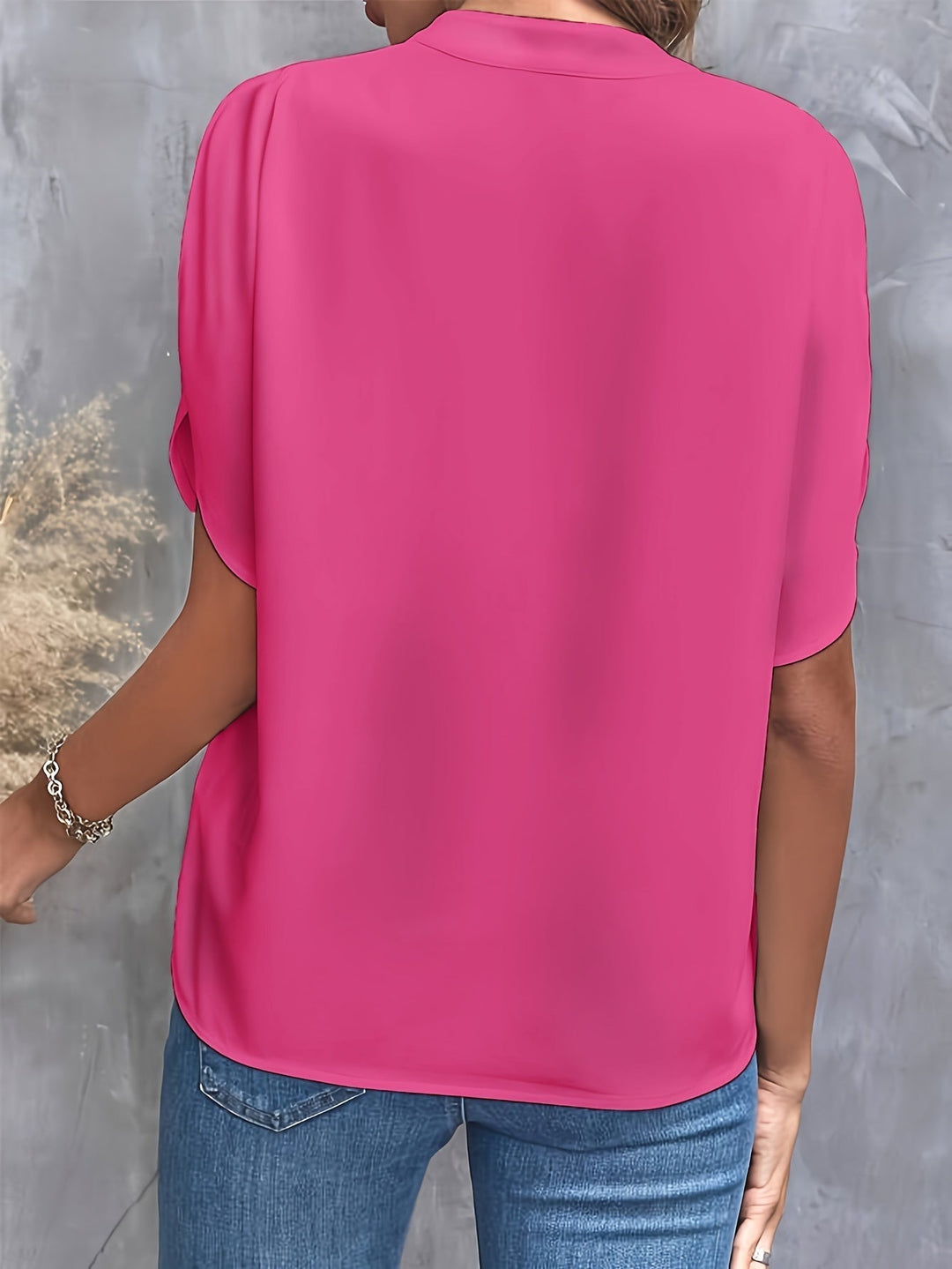 Everyday style lightweight blouse, an elegant top for women, perfect for spring and summer fashion.