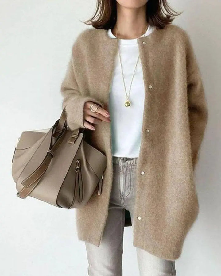 Women's lightweight open-front cardigan in a relaxed fit. Perfect for everyday comfort and versatile layering.