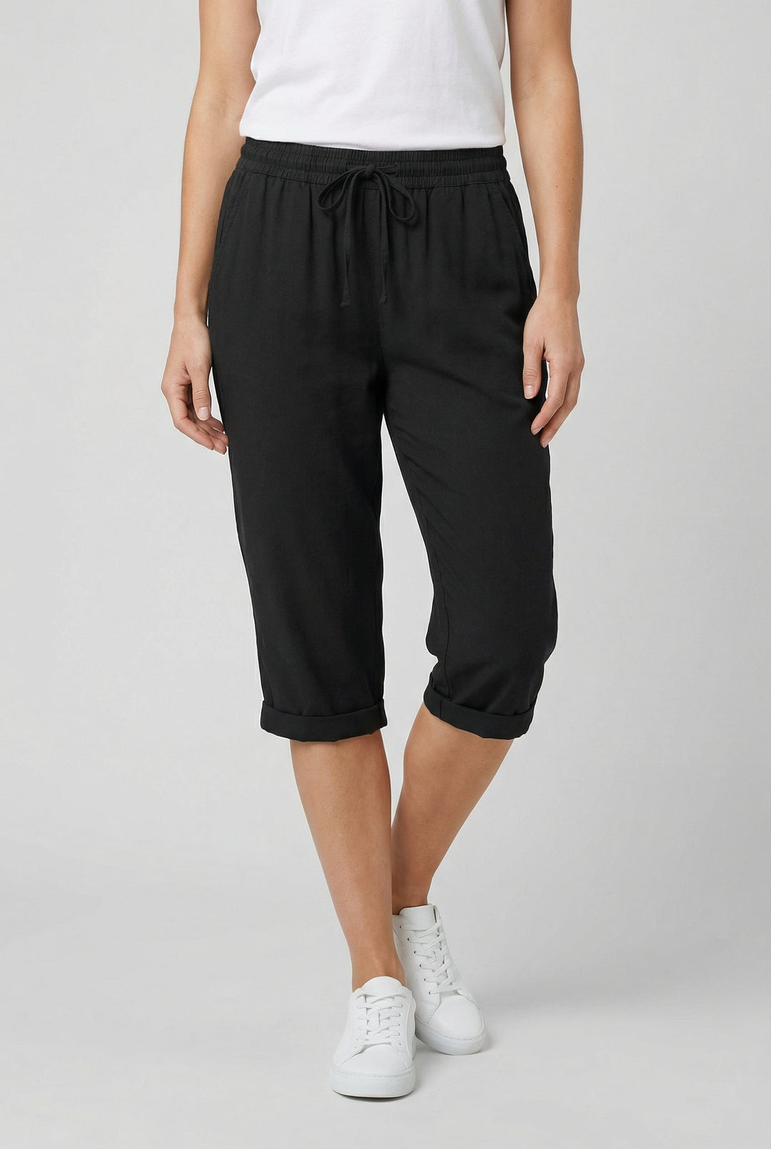 Versatile women's linen capri trousers, a comfortable & stylish choice for any summer occasion.