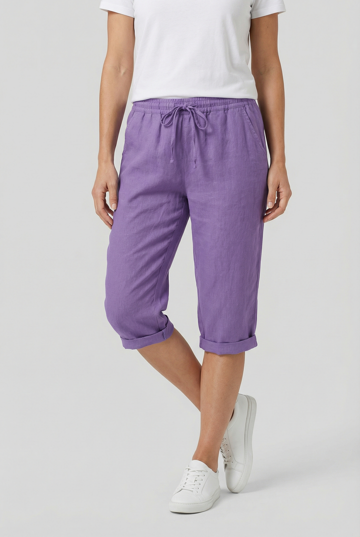 Detail: Pockets on women's relaxed fit linen capri trousers, practical for daily essentials.