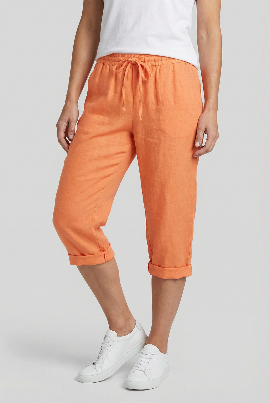 Comfortable women's capri linen trousers with an elasticated waist, a summer essential.