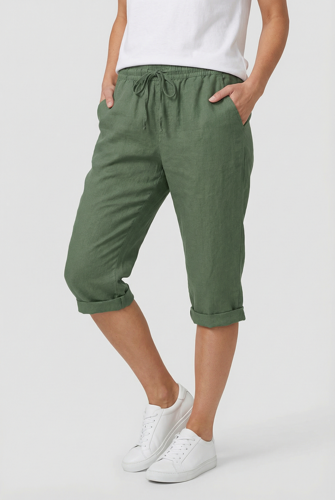 Lightweight women's linen capri pants, perfect for warm weather, casual outings, or relaxed moments.