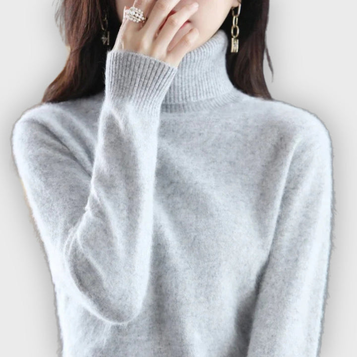 Chic women's long-sleeve turtleneck. Warm winter sweater, ideal for elegant style & comfort.