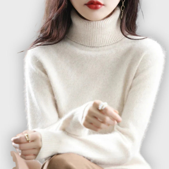 Elegant roll neck sweater for women. Luxurious, comfortable long-sleeve knit, perfect for winter fashion.