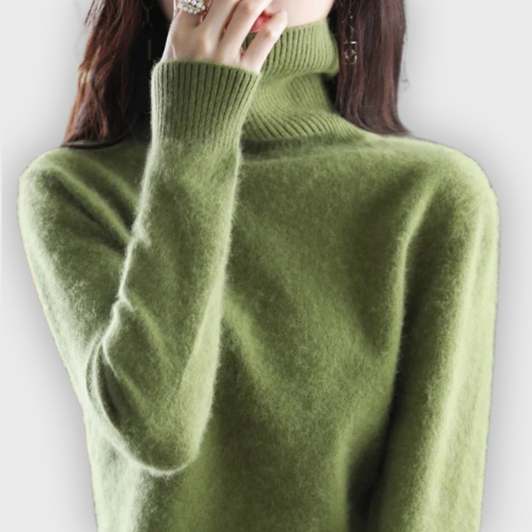 Luxurious long-sleeve women's turtleneck. Elegant knit for ultimate winter comfort & style.