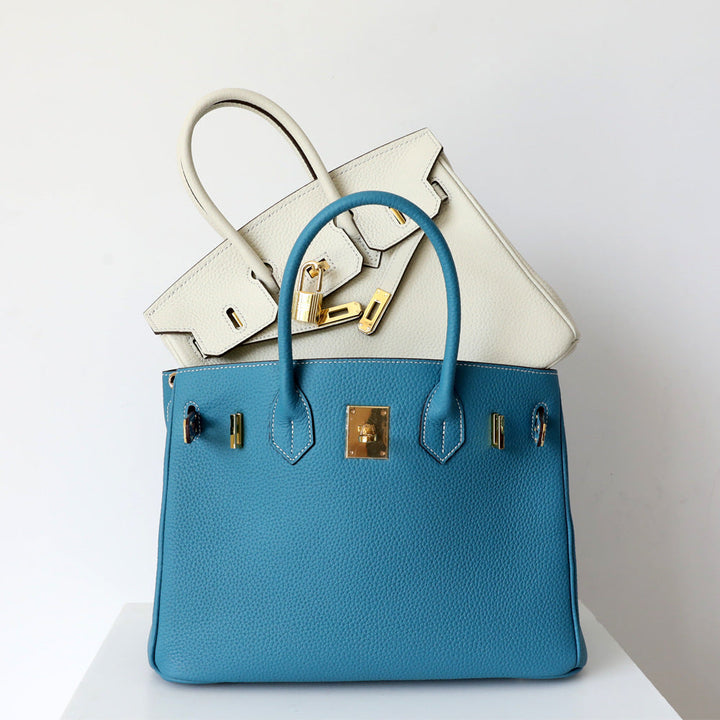Stylish genuine leather women's handbag, a classic chic shoulder bag.