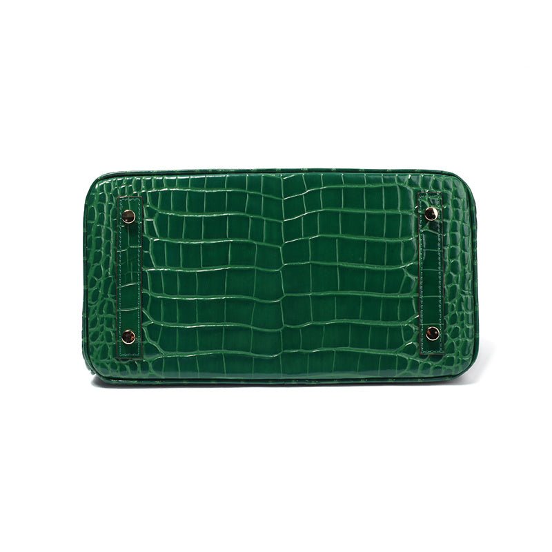 Chic genuine leather everyday bag, a luxury classic for modern women.
