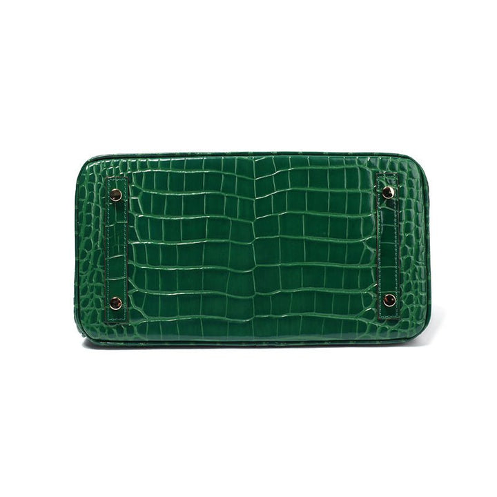 Chic genuine leather everyday bag, a luxury classic for modern women.