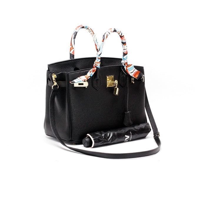 Luxury genuine leather everyday carry, elegant women's classic accessory.