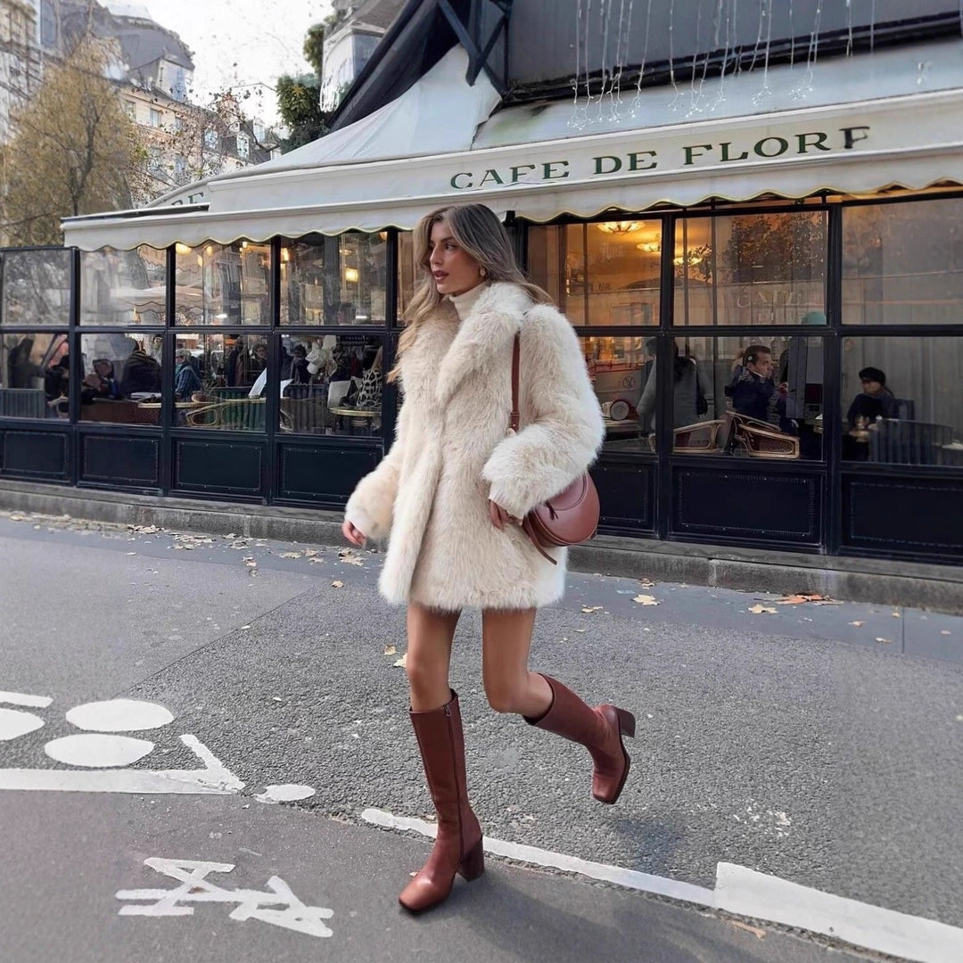 Elegant women's warm winter jacket with a chic fit, perfect for cozy fashion & luxury style.