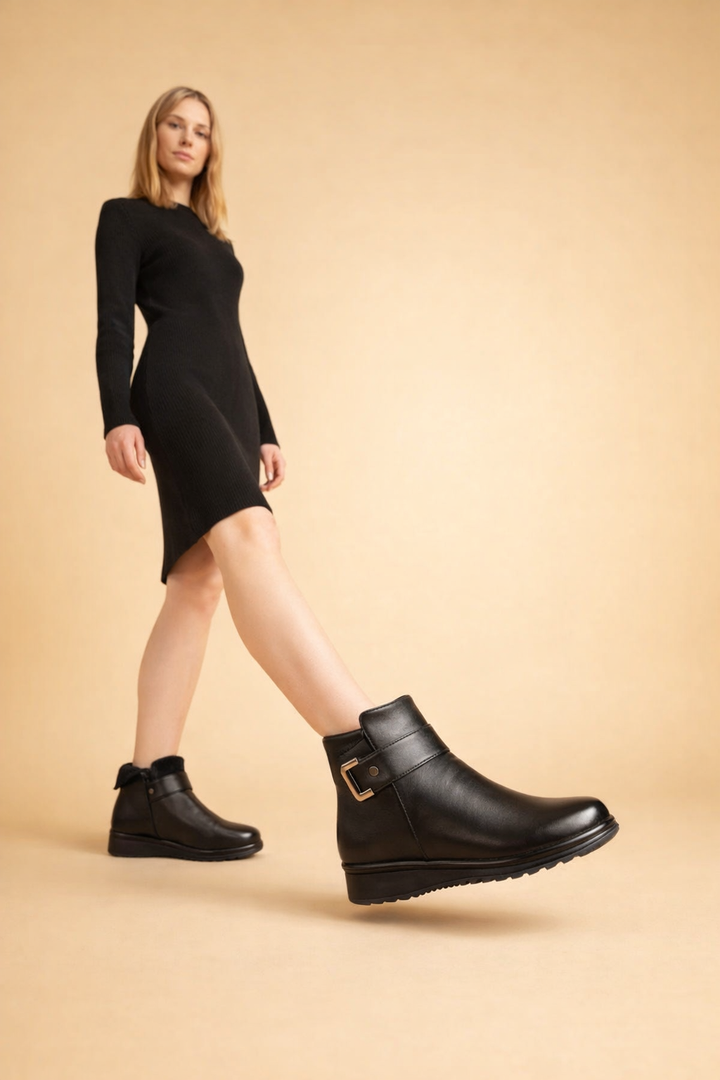 Casual women's non-slip winter boots with low heel & round toe. Warm, cozy footwear for secure, everyday comfort.