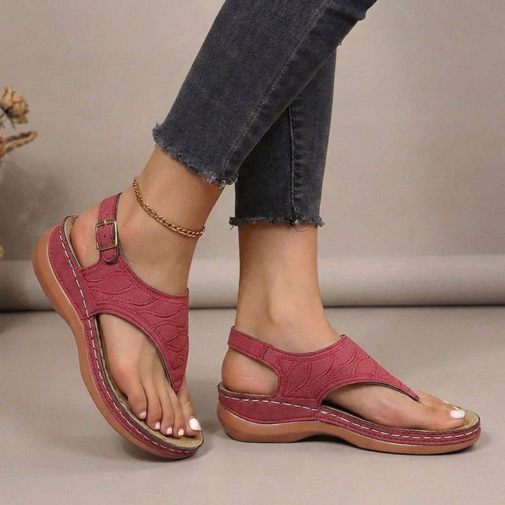 Stylish women's thong sandals with orthopaedic arch support, perfect for casual summer footwear and walking.