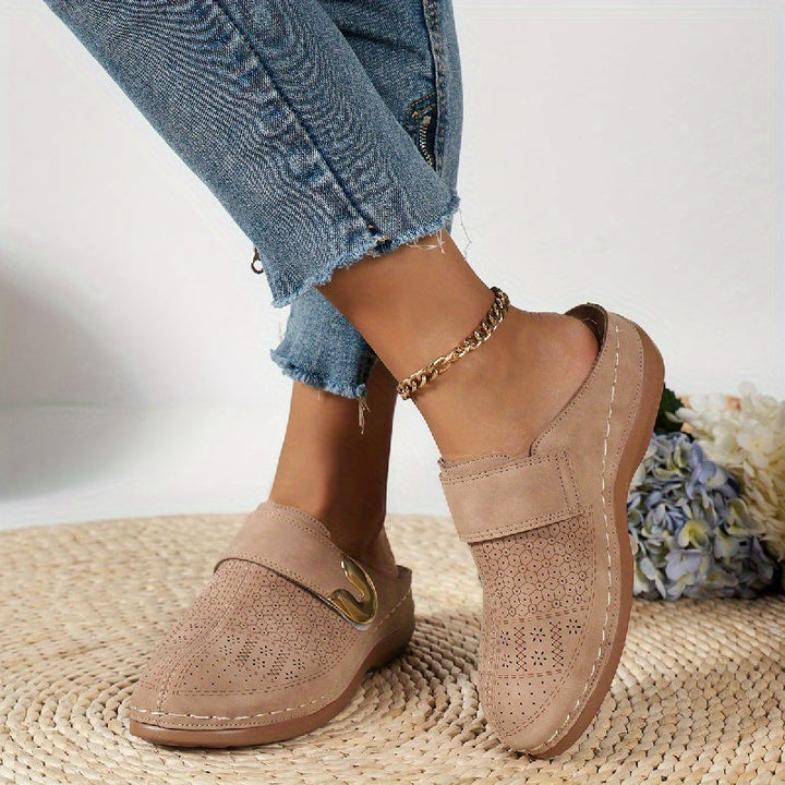 Comfortable women's daily wear slippers; orthopedic design, arch support & non-slip indoor sole.