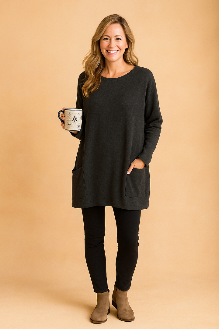 Women's oversized pocket sweater for ultimate everyday comfort. Relaxed fit pullover, perfect for casual wear.