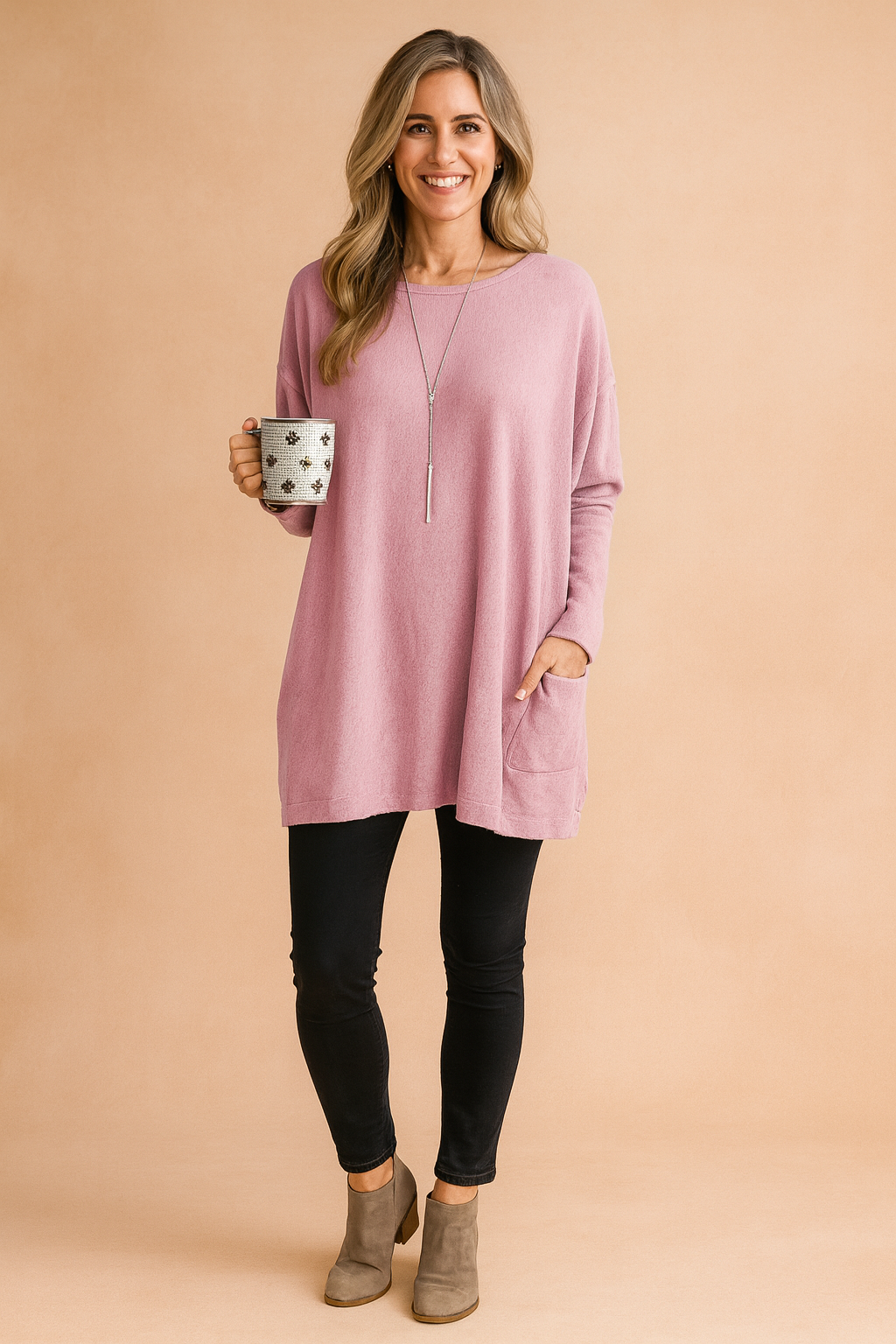 Stylish women's oversized tunic sweater, ideal for fall & winter. Comfortable long-sleeve casual knit pullover.